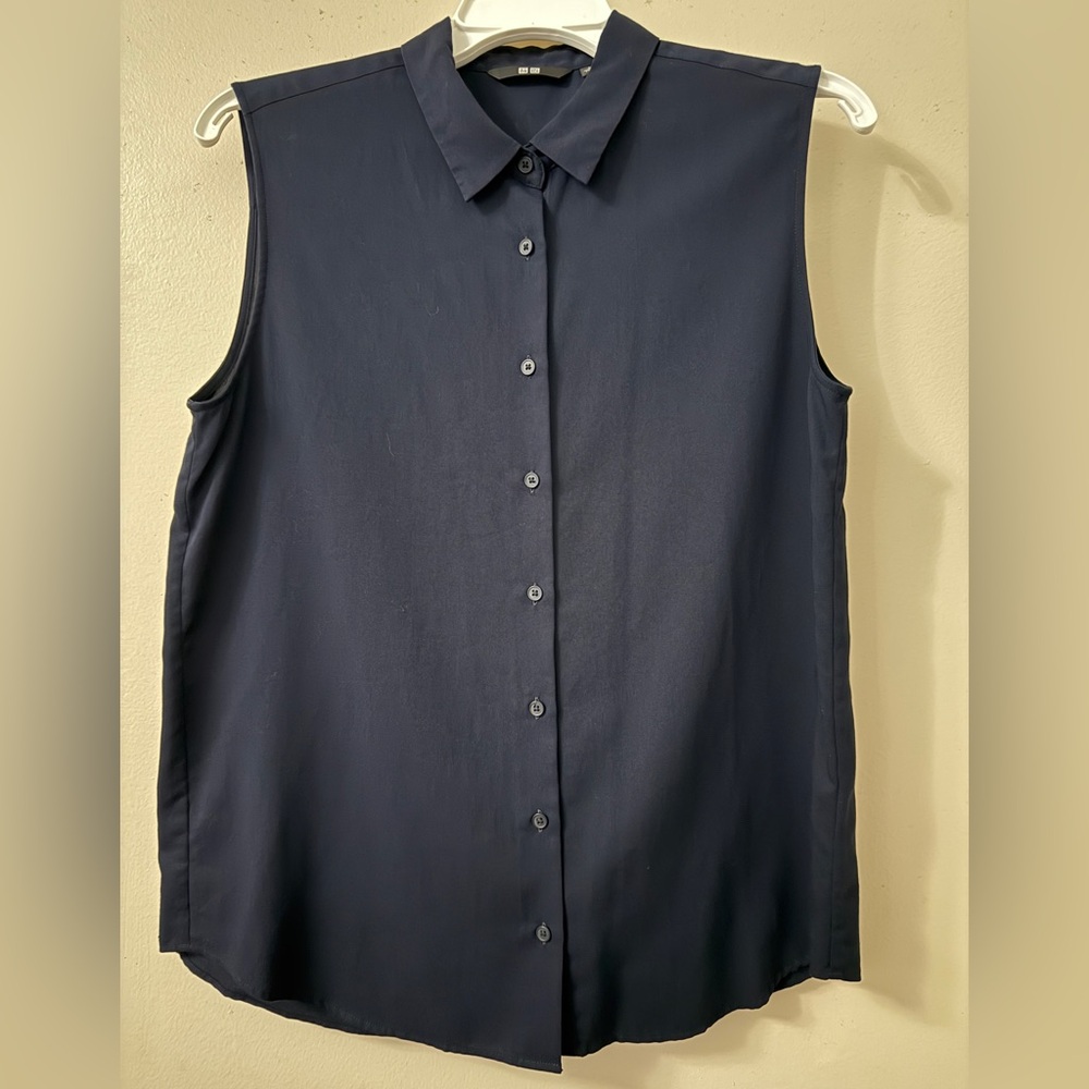 UNIQLO Sleeveless Rayon Button
Up Blouse Navy M